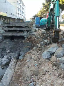 爱城如家 品质为你 大沥市政办开展广佛路钟边段辅道下陷路面修复工程
