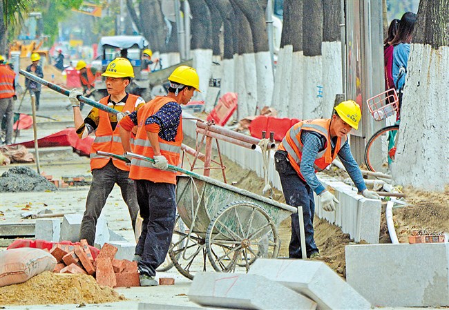 金湖路步道改造完工在即 市政工程提升城市慢行品质